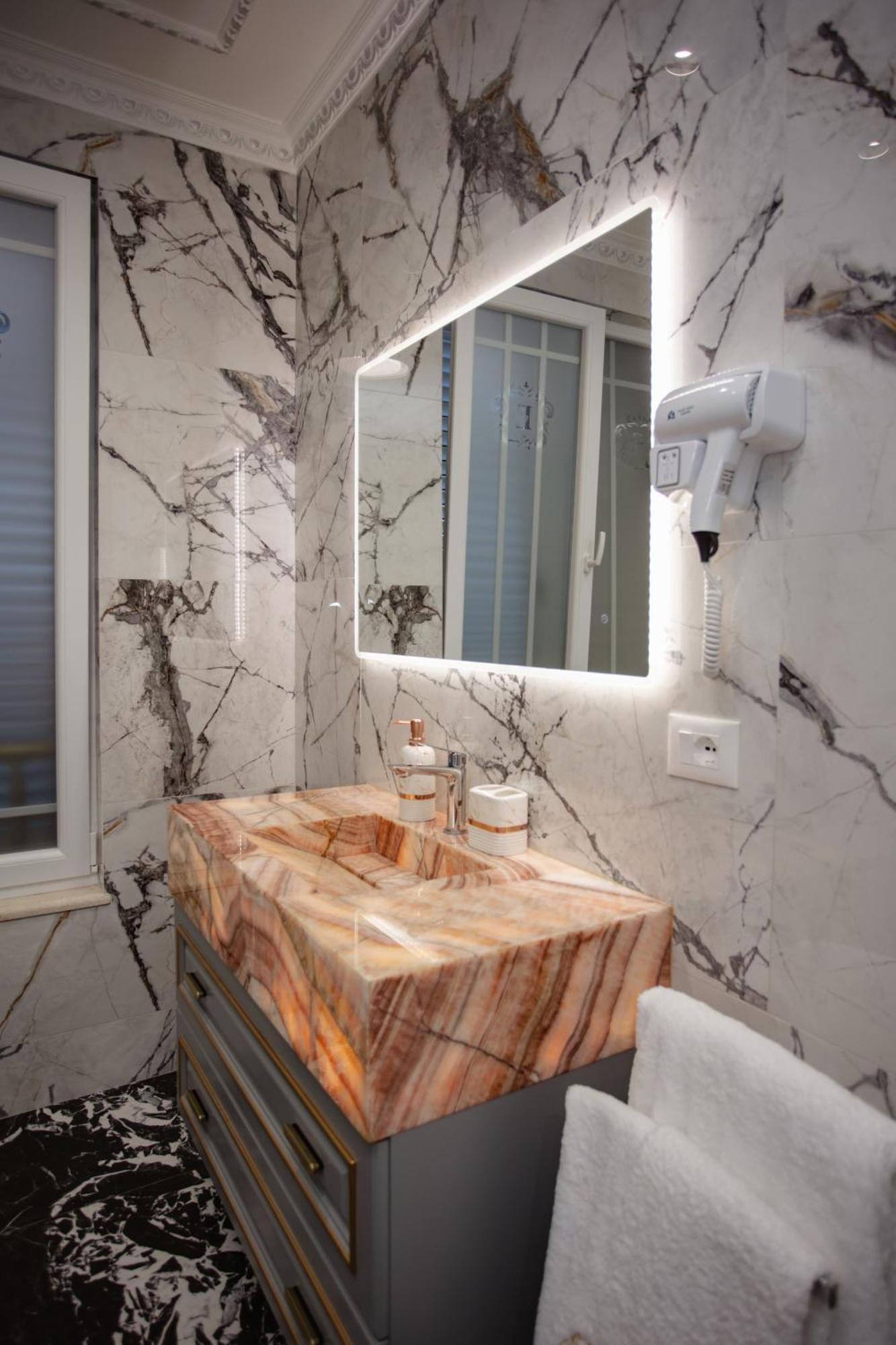 Ervini Boutique Hotel Shkodër Екстериор снимка